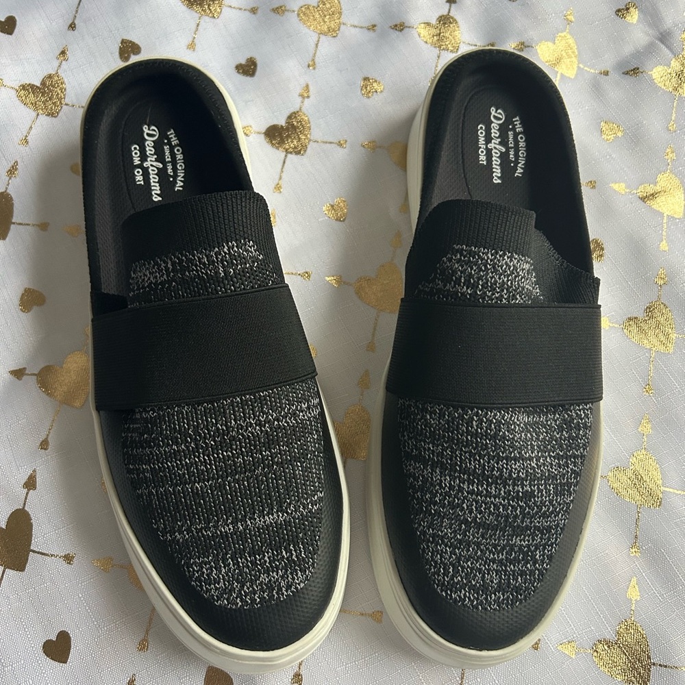 Dearfoams Black and Gray Mules & Clogs with Comfort Design